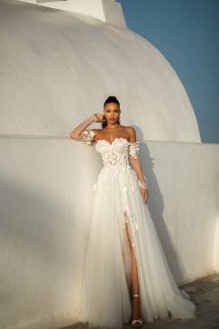 Bestseller Ivory Blush Color Square Neckline Wedding Train Dress