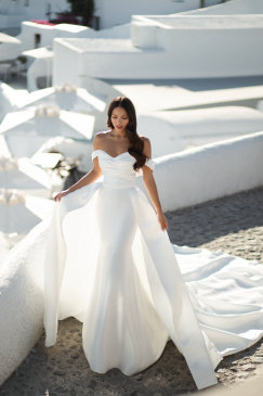 12 of the Best Wedding Dresses For Petite Brides in 2024