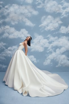 Missing image for Wedding dress Nimeria size 10 in stock