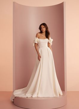 Missing image for Wedding dress L 402 