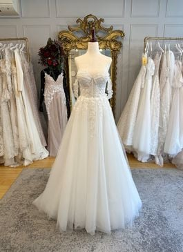 Missing image for Wedding dress Leyla size 8 in stock