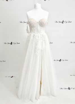 Missing image for Wedding dress Leyla size 8 in stock