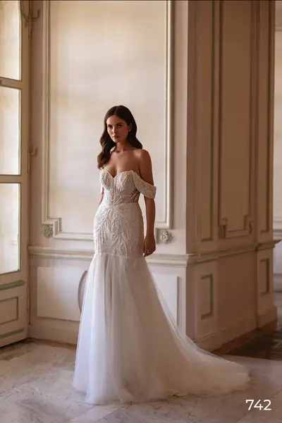 Missing image for Sample Wedding Dress 742 Size 10 In stock