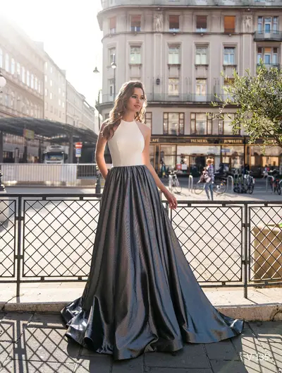 Missing image for Sample evening dress V-135 size 4 in stock