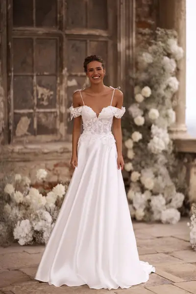 Missing image for Sample Wedding dress FA-018 size 4 in stock 