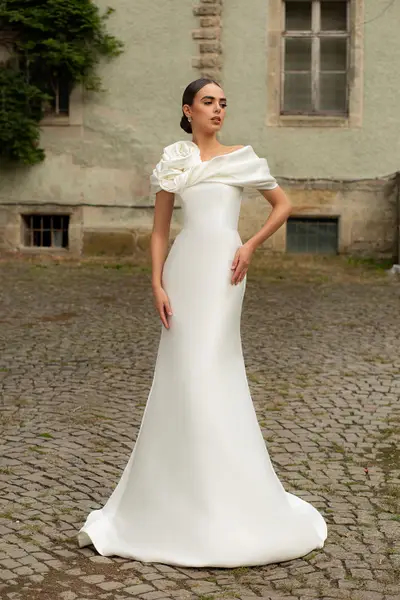 Missing image for Sample Wedding Dress Bruna Size 14 In Stock