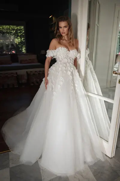 Missing image for Sample Wedding dress Magdalena size 12 in stock