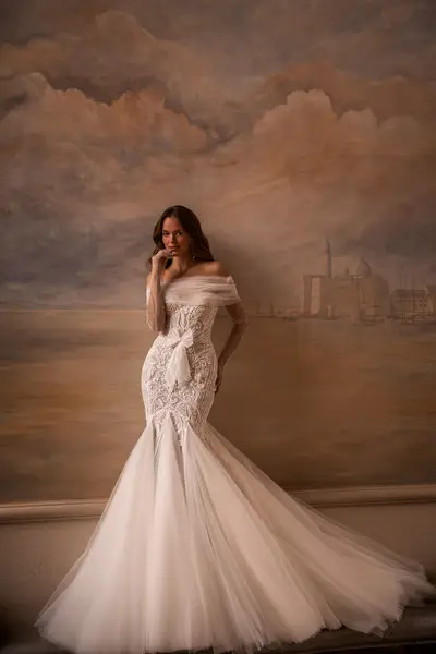 Missing image for Sample Wedding dress VR-012- size 14 in stock