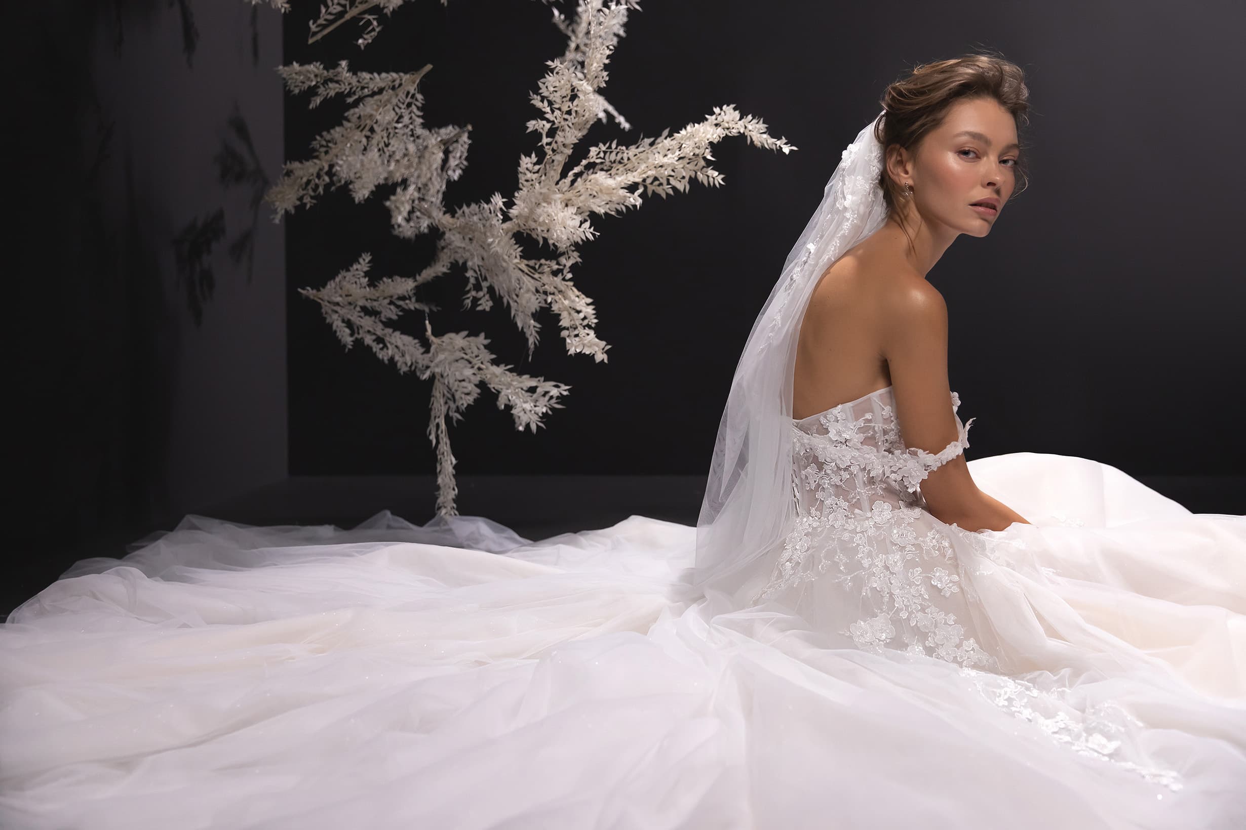 Which wedding veil for which wedding dress? Take a look at this quick guide  from Pronovias and dress your head in style on your dream day