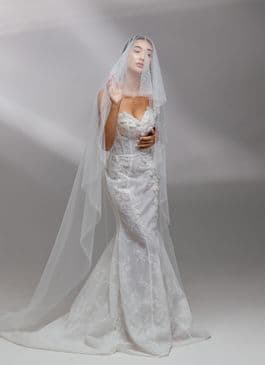 Image 34: Click to learn more about Wedding veil 8038