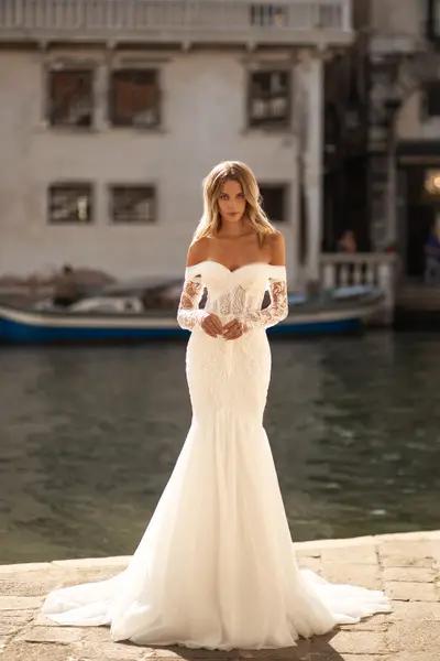 Missing image for Sample Wedding Dress 5408 Size 4 In Stock