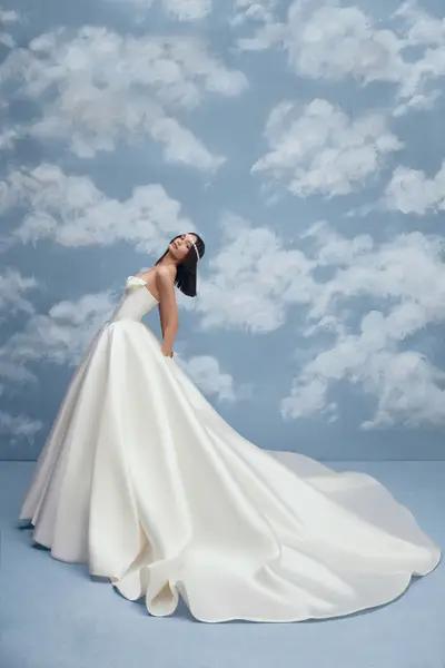 Missing image for Sample  Wedding dress Nimeria size 12 in stock