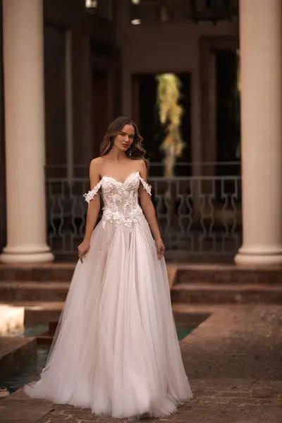 Missing image for Sample Wedding dress VR-023 size 8