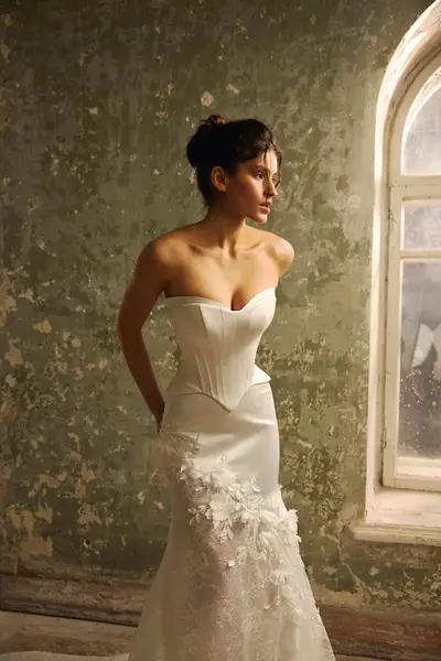 Missing image for Wedding dress Taura