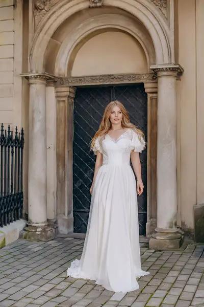 Missing image for Wedding dress Fleur