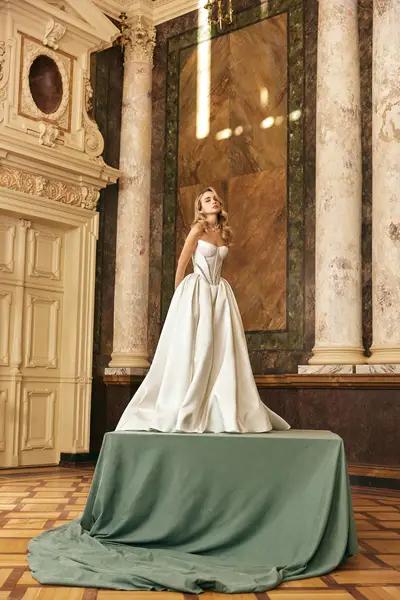 Missing image for Wedding dress Evelyne