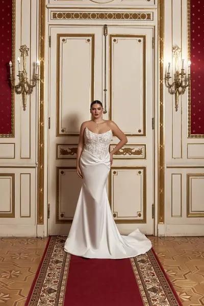 Missing image for  Sample Wedding dress Berna- Size 22 In Stock