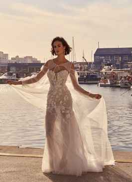 Missing image for Wedding set Edite with cape
