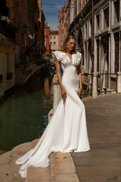 Missing image for Wedding dress Kamelia size 8 in stock