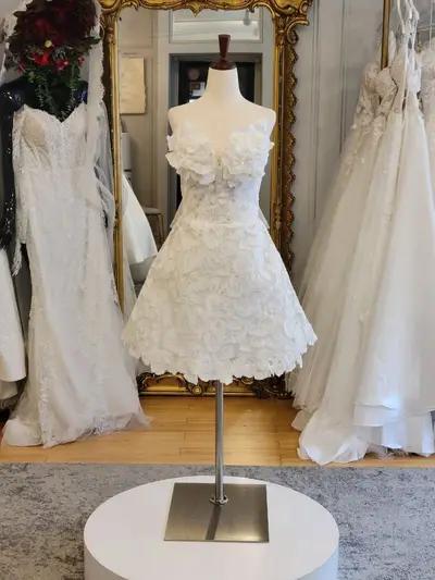 Missing image for Sample Wedding dress Una 2 - size 14 in stock